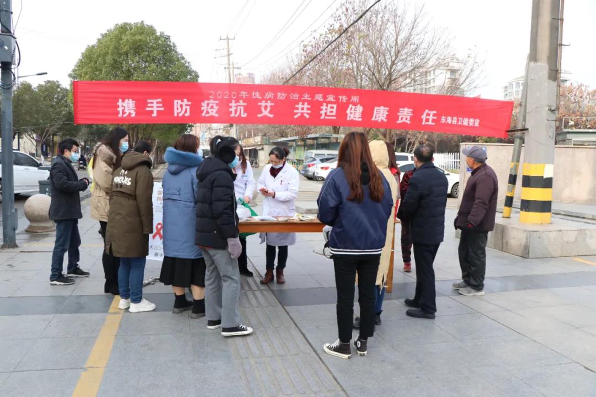 在健康产品开发领域,如何选择最合适的研发路径?今天我们就来对比两种主流的研发模式——传统方法与现代技术。